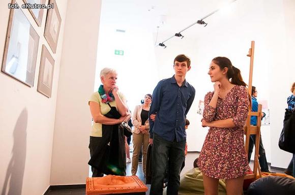 Wernisaż MONO W STEREO  Laboratorium D.N.A Działanie Nostalgia i Absurd