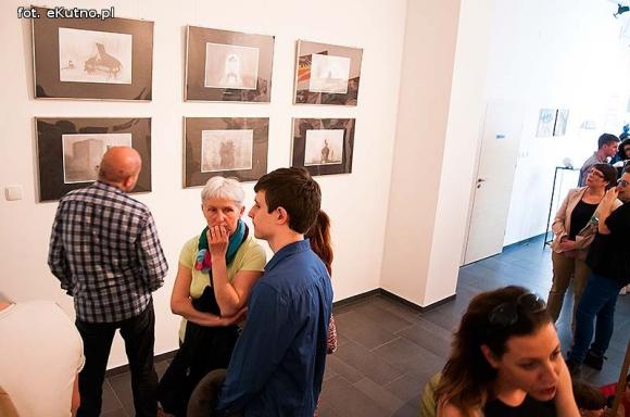 Wernisaż MONO W STEREO  Laboratorium D.N.A Działanie Nostalgia i Absurd