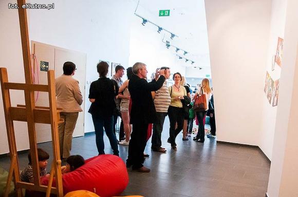 Wernisaż MONO W STEREO  Laboratorium D.N.A Działanie Nostalgia i Absurd