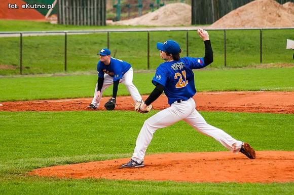 Dęby wygrywają w Kutnie