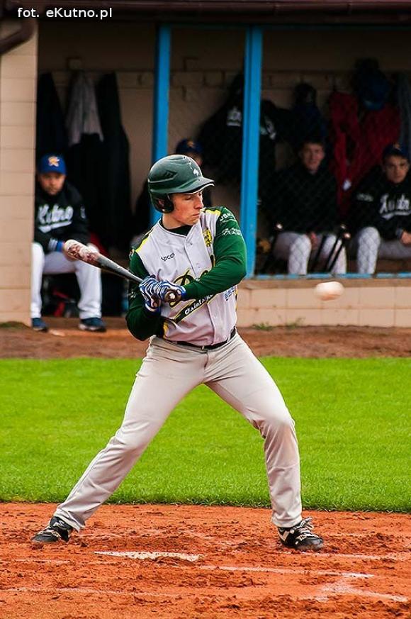 Dęby wygrywają w Kutnie