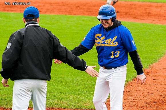 Dęby wygrywają w Kutnie