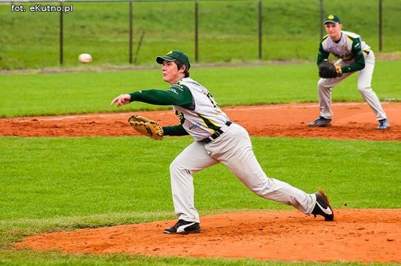 Dęby wygrywają w Kutnie