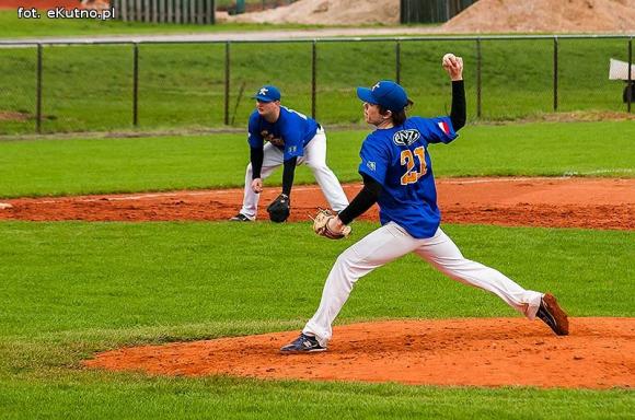 Dęby wygrywają w Kutnie