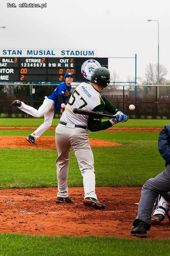 Dęby wygrywają w Kutnie