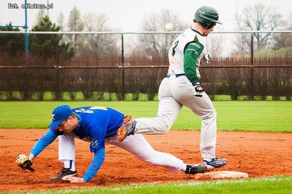 Dęby wygrywają w Kutnie