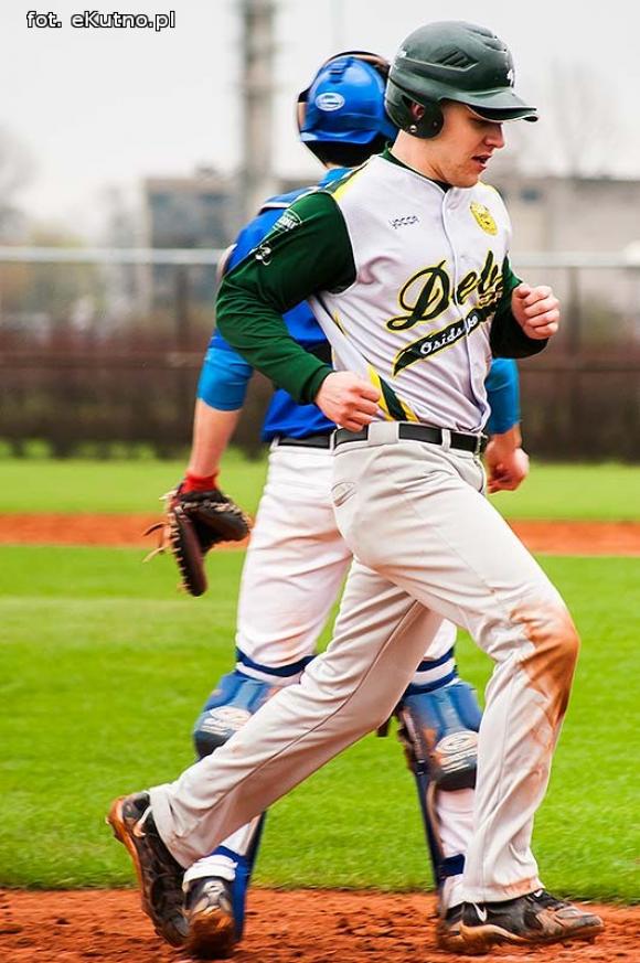 Dęby wygrywają w Kutnie