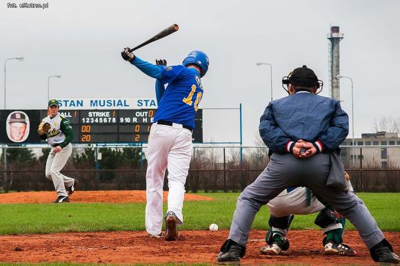 Dęby wygrywają w Kutnie