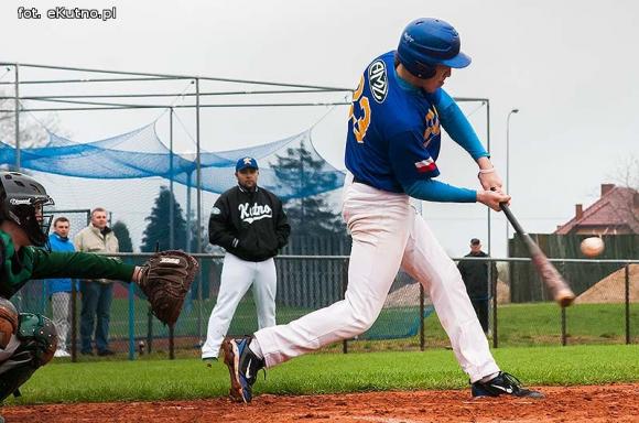 Dęby wygrywają w Kutnie