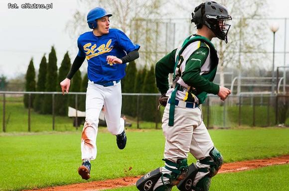 Dęby wygrywają w Kutnie