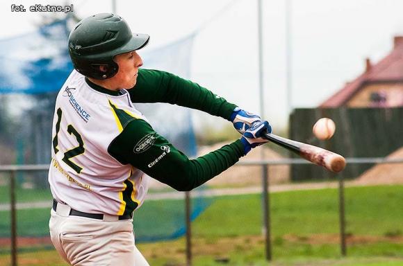 Dęby wygrywają w Kutnie