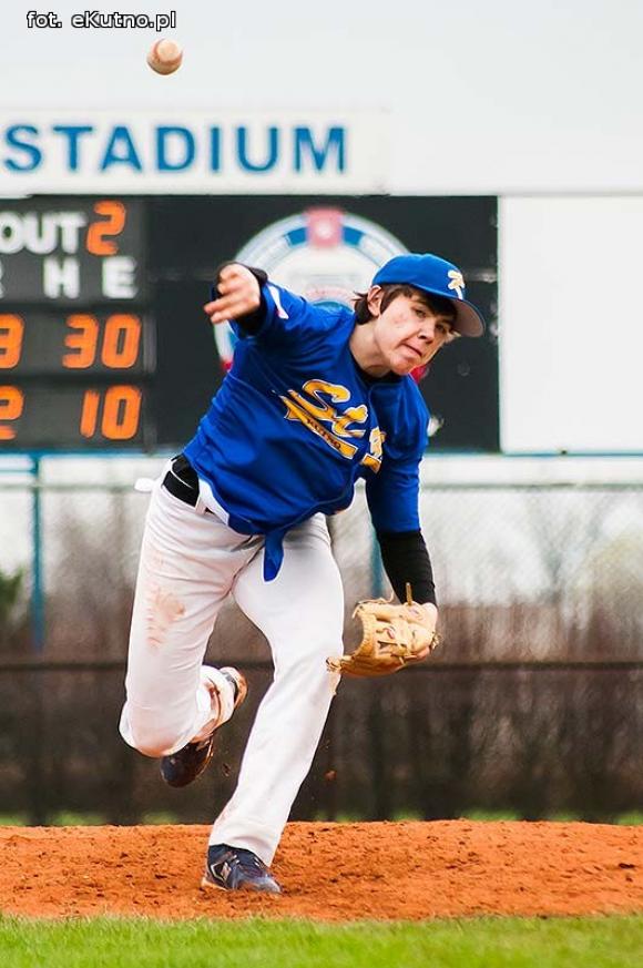 Dęby wygrywają w Kutnie