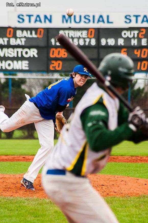 Dęby wygrywają w Kutnie