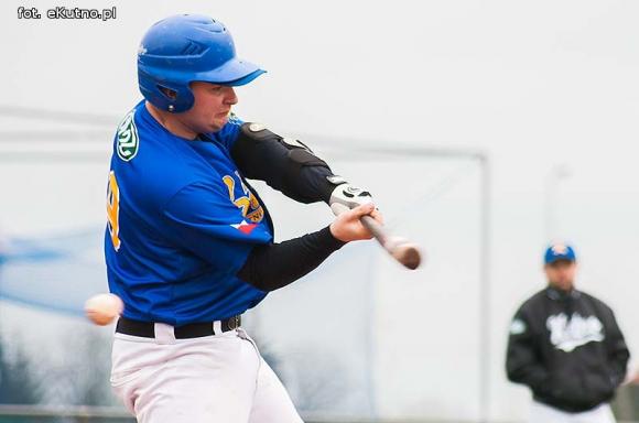 Dęby wygrywają w Kutnie