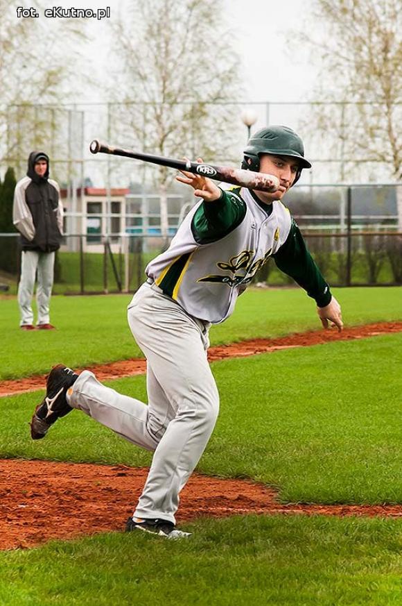 Dęby wygrywają w Kutnie