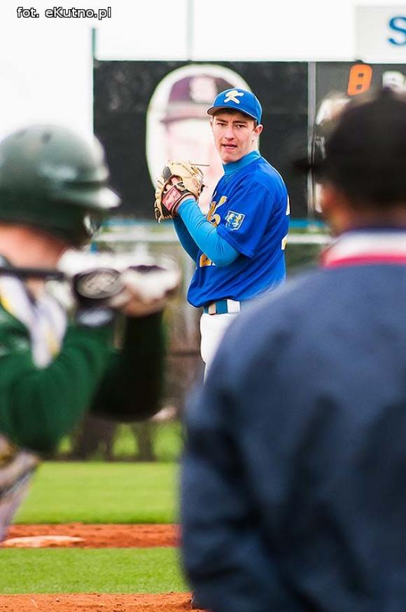 Dęby wygrywają w Kutnie