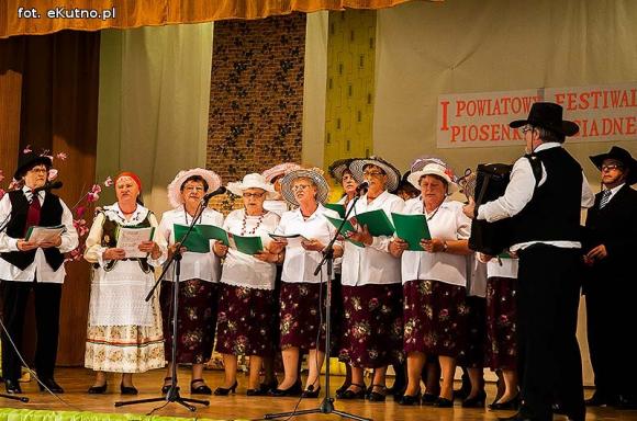 I Powiatowy Festiwal Piosenki Biesiadnej w Bedlnie