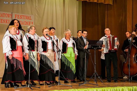 I Powiatowy Festiwal Piosenki Biesiadnej w Bedlnie