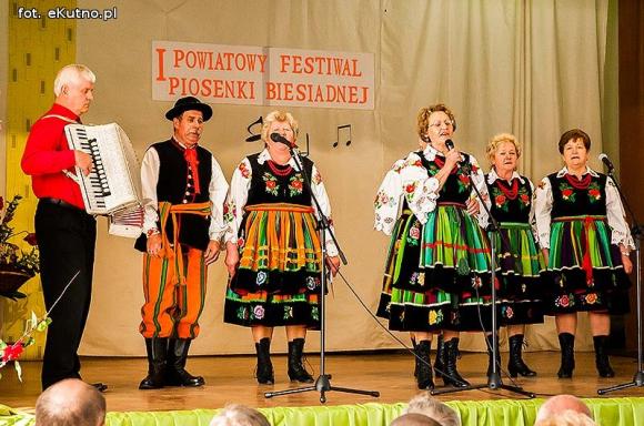 I Powiatowy Festiwal Piosenki Biesiadnej w Bedlnie