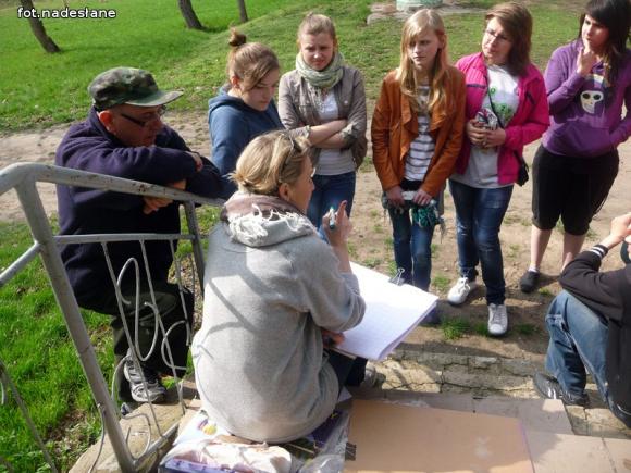 Warto zobaczyć - galeria turystyczna gminy Kutno: Stawiają tablice informacyjne