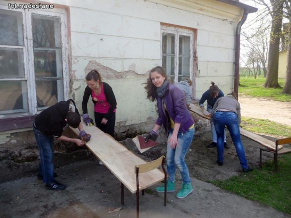 Warto zobaczyć - galeria turystyczna gminy Kutno: Stawiają tablice informacyjne