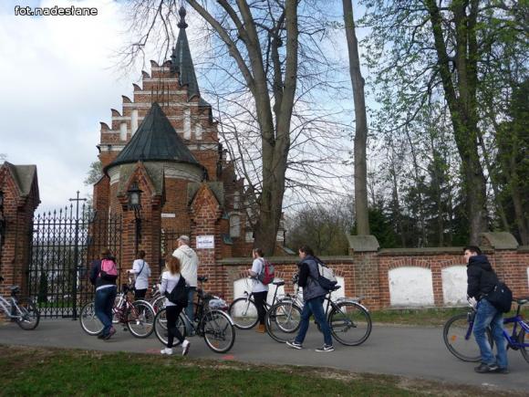 Warto zobaczyć - galeria turystyczna gminy Kutno: Stawiają tablice informacyjne