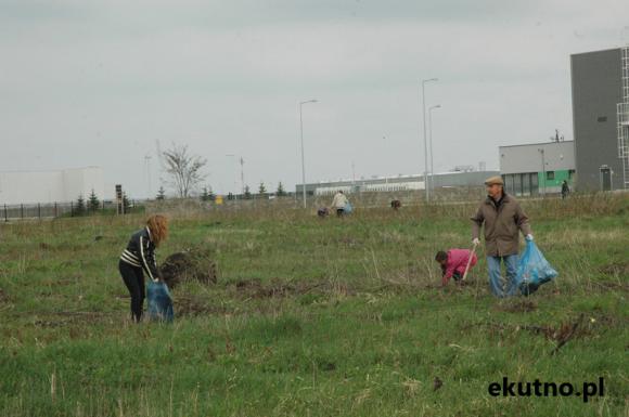 DNI ZIEMI: Mieszkańcy sprzątali w Podstrefie Kutno