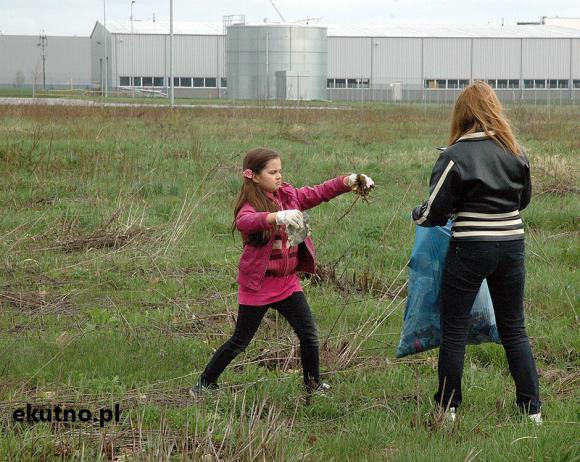 DNI ZIEMI: Mieszkańcy sprzątali w Podstrefie Kutno