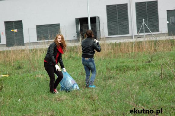 DNI ZIEMI: Mieszkańcy sprzątali w Podstrefie Kutno
