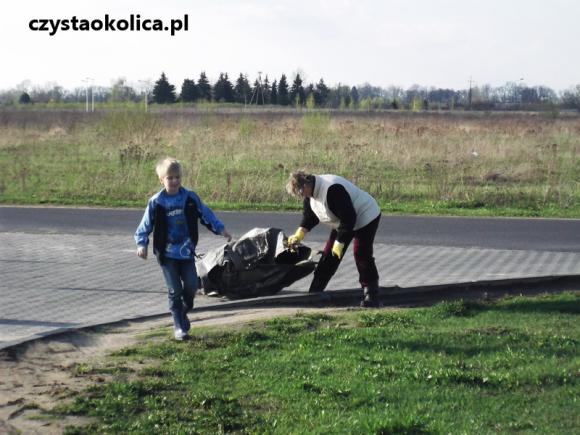 DNI ZIEMI: Mieszkańcy sprzątali w Podstrefie Kutno