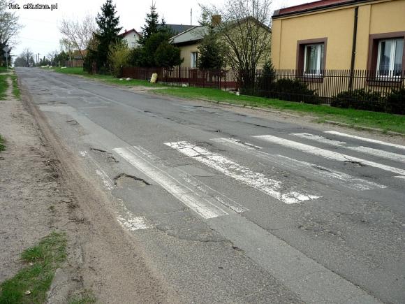 Problemy z asfaltem. Jesienna w opłakanym stanie