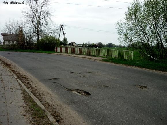 Problemy z asfaltem. Jesienna w opłakanym stanie