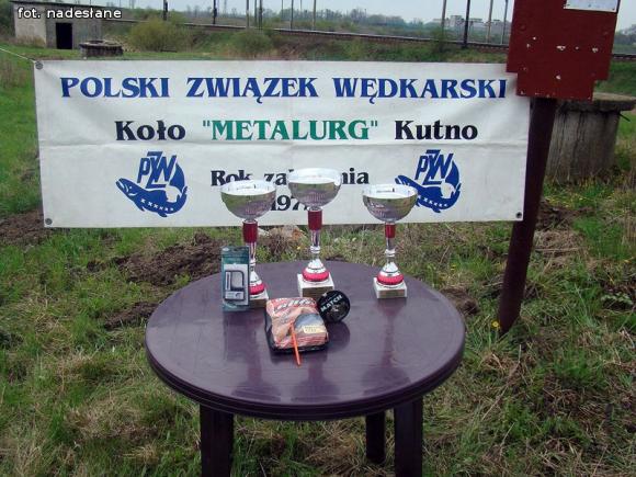 Jarosław Koliński z Pucharem Wójta Gminy Nowe Ostrowy