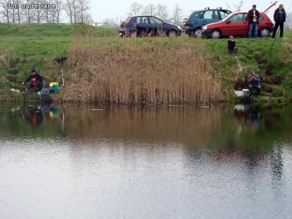 Jarosław Koliński z Pucharem Wójta Gminy Nowe Ostrowy