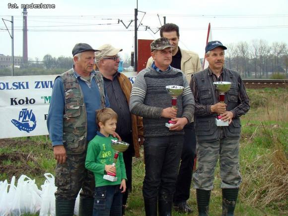 Jarosław Koliński z Pucharem Wójta Gminy Nowe Ostrowy