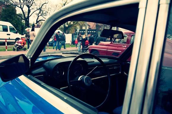 Musi być jakieś życie na osiedlu