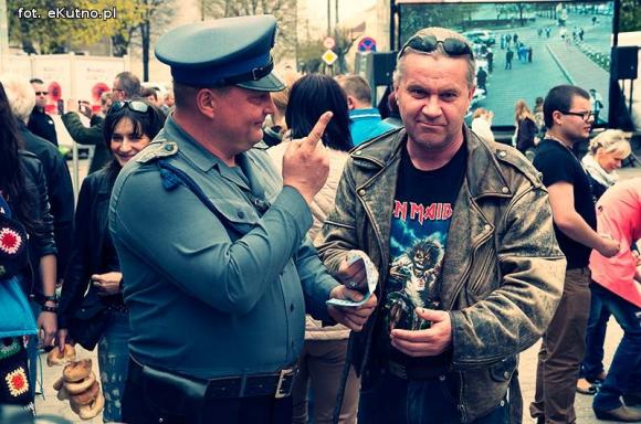 Musi być jakieś życie na osiedlu