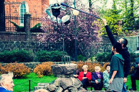 Musi być jakieś życie na osiedlu