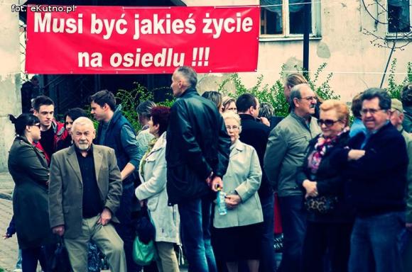 Musi być jakieś życie na osiedlu