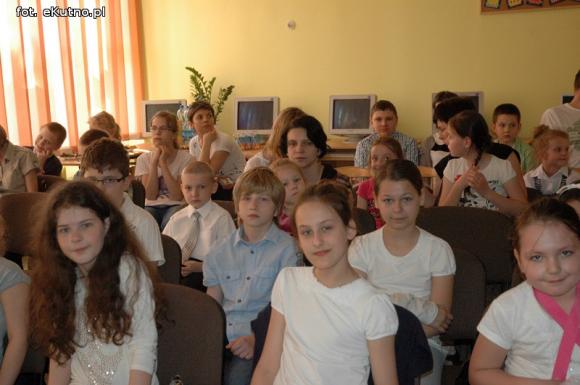 Co się mieści w wagonach Lokomotywy? VII powiatowy konkurs plastyczny rozstrzygnięty