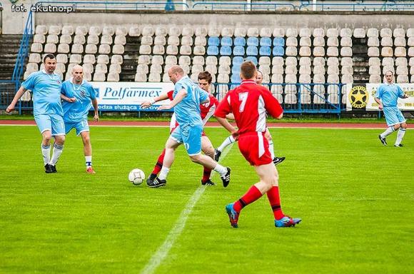 Policjanci pokonali księży. Pożegnanie proboszcza Jana Dobrodzieja