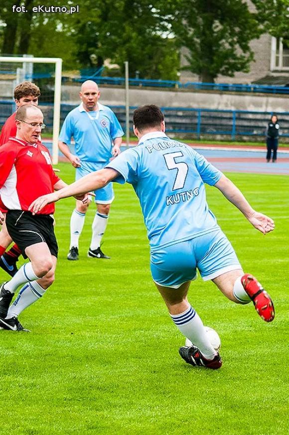 Policjanci pokonali księży. Pożegnanie proboszcza Jana Dobrodzieja