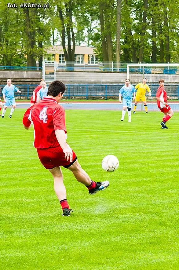 Policjanci pokonali księży. Pożegnanie proboszcza Jana Dobrodzieja