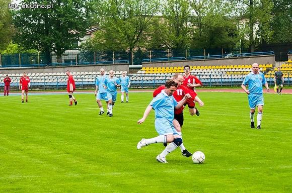 Policjanci pokonali księży. Pożegnanie proboszcza Jana Dobrodzieja
