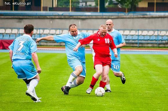 Policjanci pokonali księży. Pożegnanie proboszcza Jana Dobrodzieja