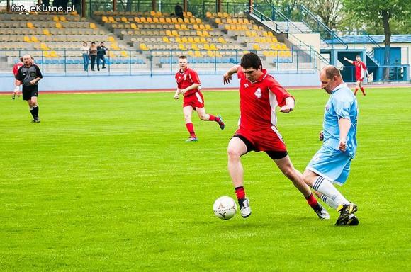 Policjanci pokonali księży. Pożegnanie proboszcza Jana Dobrodzieja