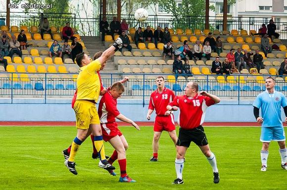 Policjanci pokonali księży. Pożegnanie proboszcza Jana Dobrodzieja