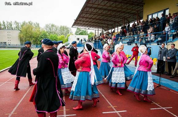Policjanci pokonali księży. Pożegnanie proboszcza Jana Dobrodzieja
