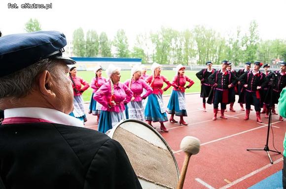 Policjanci pokonali księży. Pożegnanie proboszcza Jana Dobrodzieja