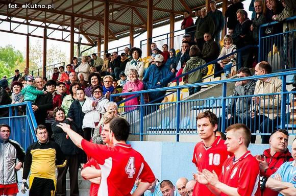 Policjanci pokonali księży. Pożegnanie proboszcza Jana Dobrodzieja